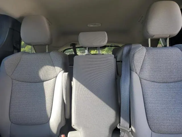 2025 TOYOTA SIENNA LE  