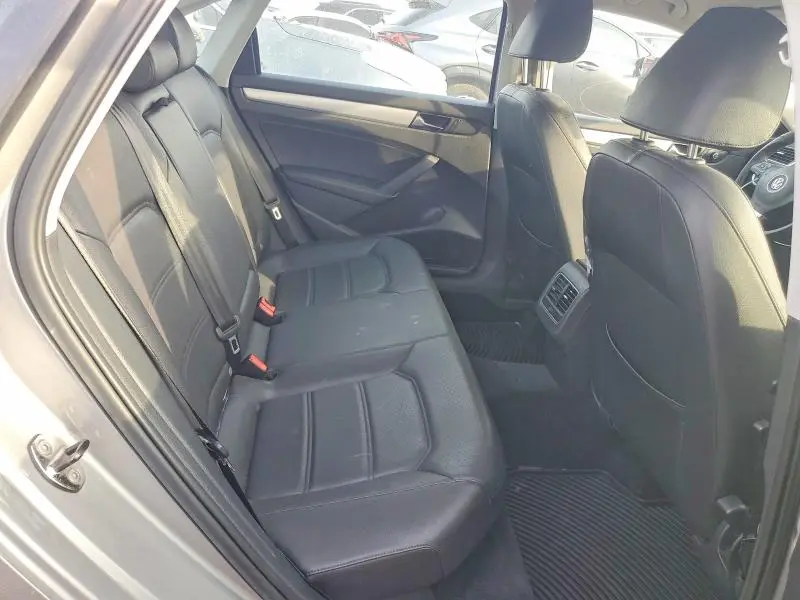 2013 VOLKSWAGEN PASSAT SE  