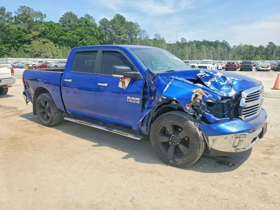 2016 RAM 1500 SLT  