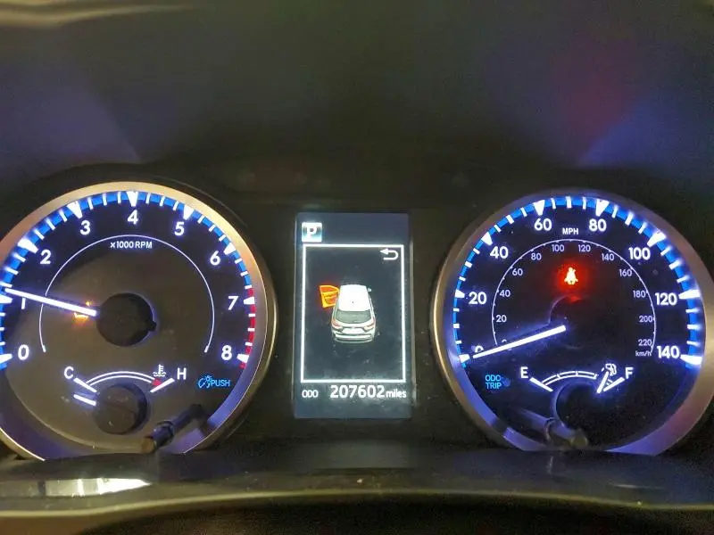 2019 TOYOTA HIGHLANDER LE  