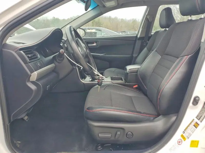 2016 TOYOTA CAMRY SE  