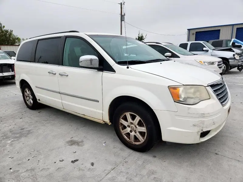 2010 CHRYSLER TOWN & COUNTRY TOURING  
