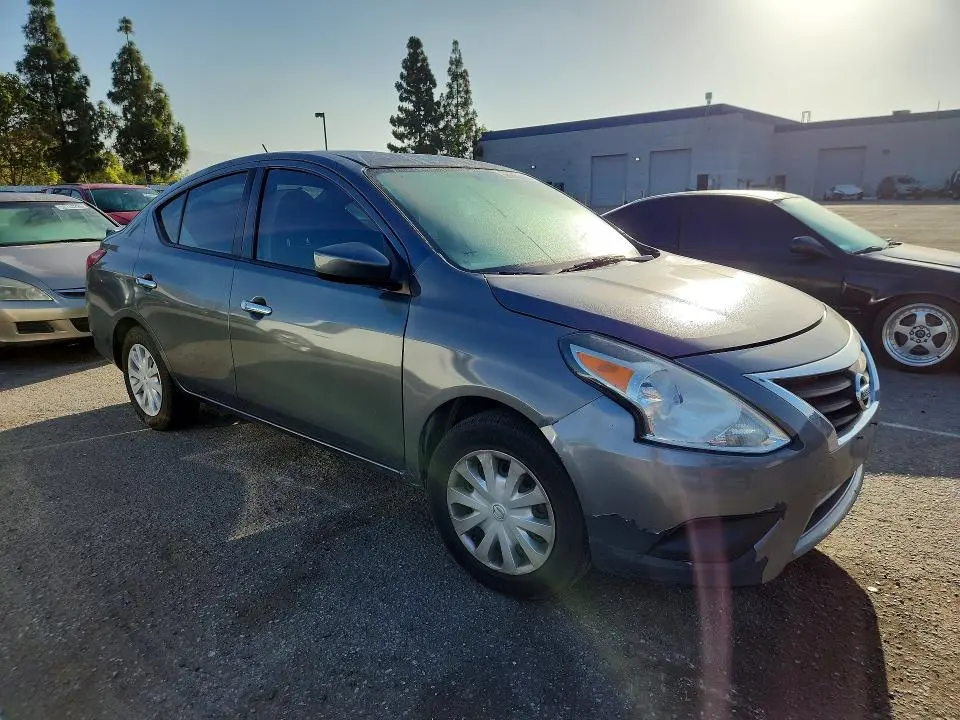 2018 NISSAN VERSA SV  