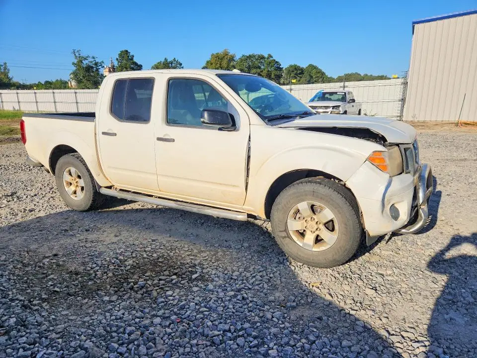 2013 NISSAN FRONTIER S  