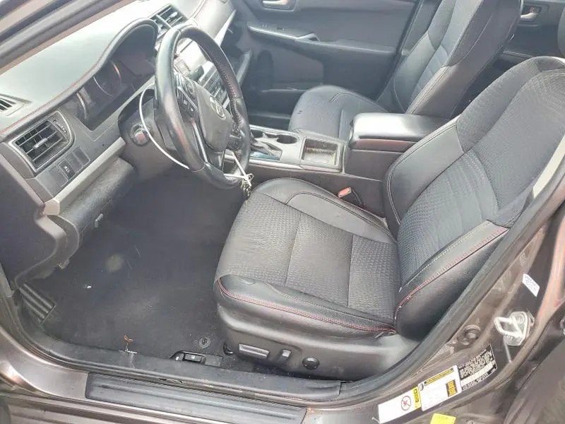 2015 TOYOTA CAMRY SE  