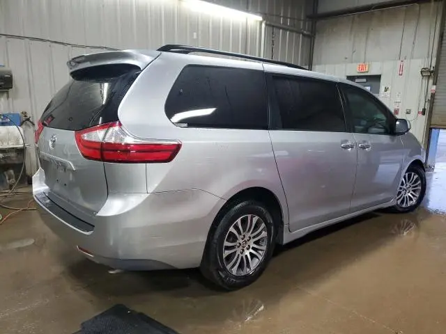 2019 TOYOTA SIENNA XLE  