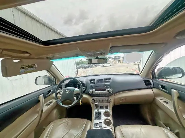 2012 TOYOTA HIGHLANDER SE