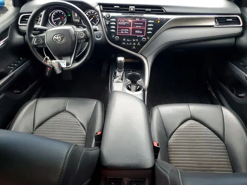 2018 TOYOTA CAMRY SE  