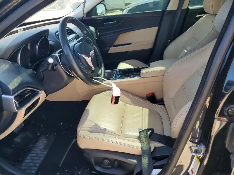 2017 JAGUAR XE PRESTIGE  