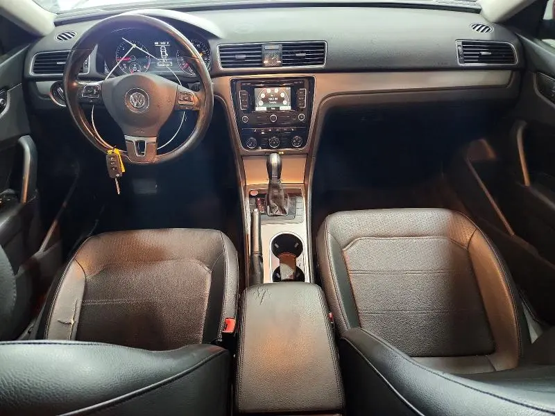 2015 VOLKSWAGEN PASSAT SE  