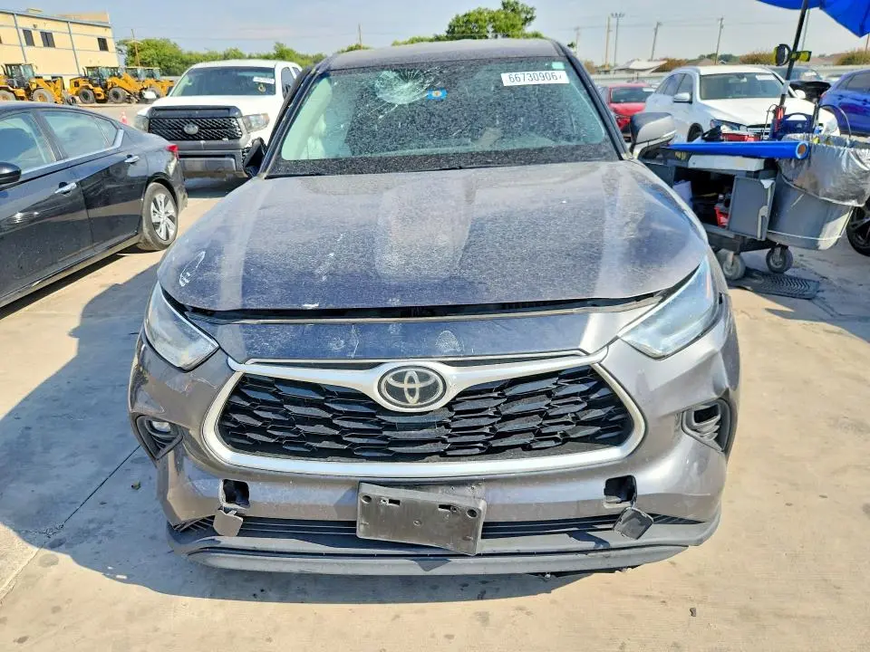 2021 TOYOTA HIGHLANDER LE  