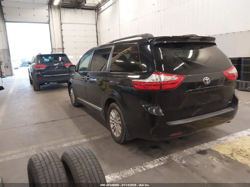 2016 TOYOTA SIENNA XLE 8 PASSENGER