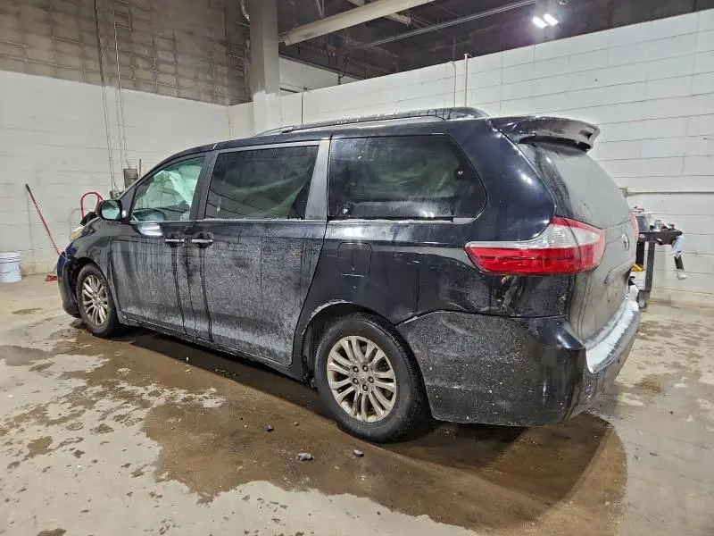 2015 TOYOTA SIENNA XLE  