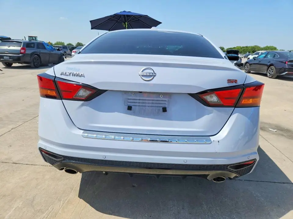 2023 NISSAN ALTIMA SR  