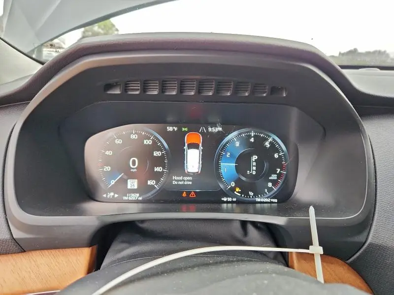 2021 VOLVO XC90 T6 MOMENTUM  