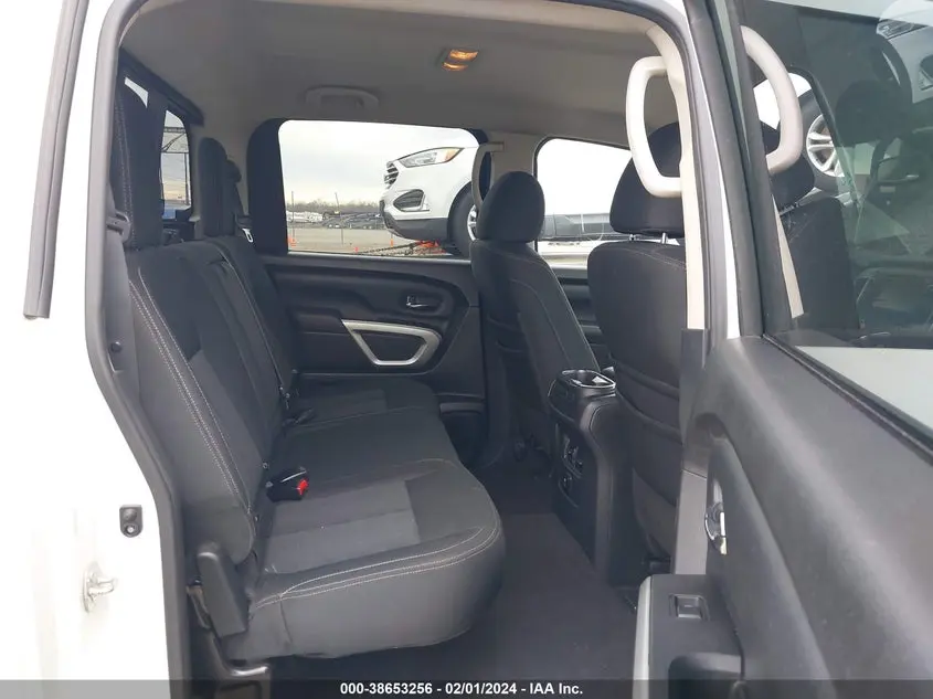 2017 NISSAN TITAN SV