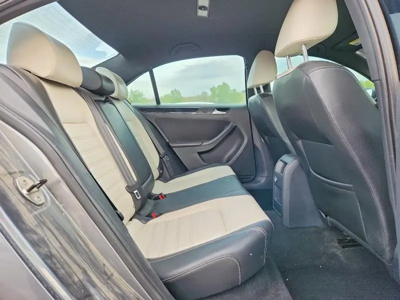 2015 VOLKSWAGEN JETTA SE  