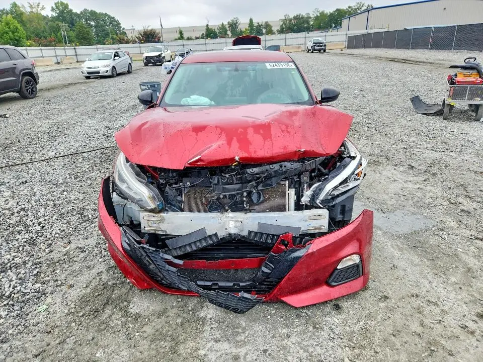 2019 NISSAN ALTIMA SR  