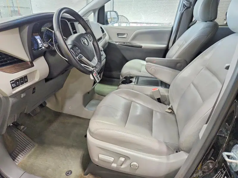 2017 TOYOTA SIENNA XLE 8-PASSENGER  