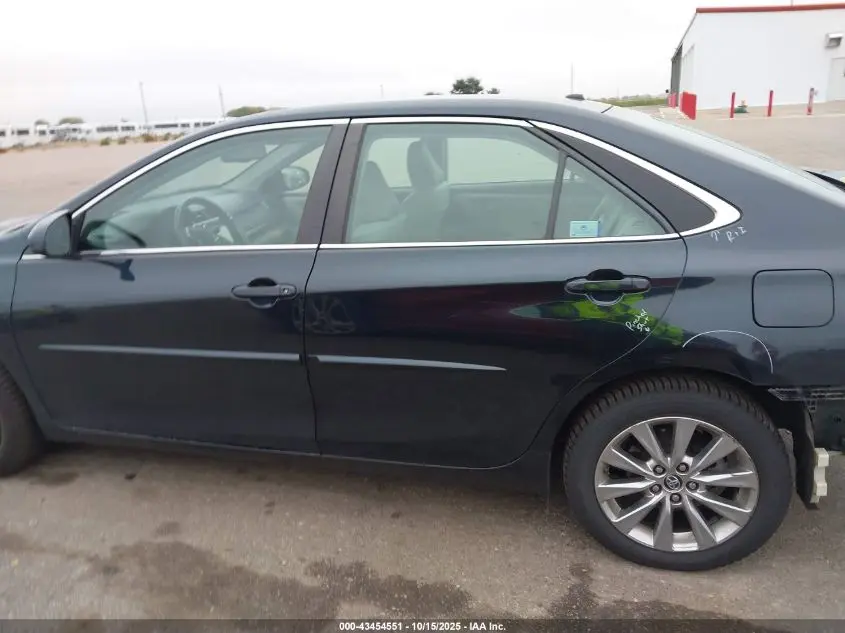 2015 TOYOTA CAMRY XLE