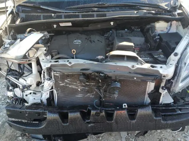 2017 TOYOTA SIENNA XLE  