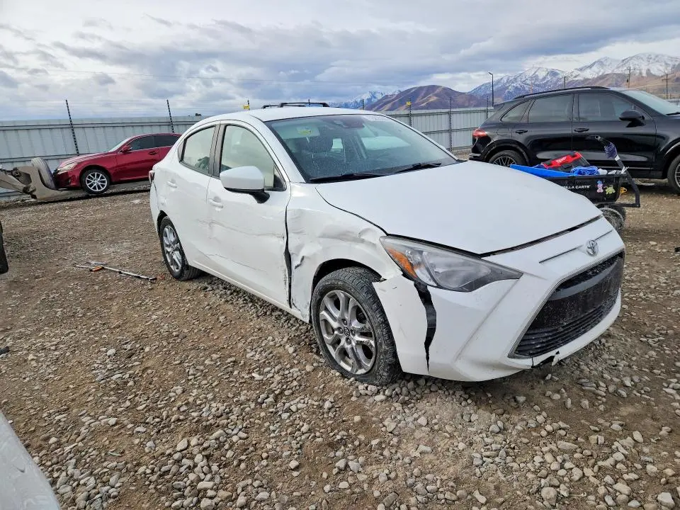 2017 TOYOTA YARIS IA BASE  