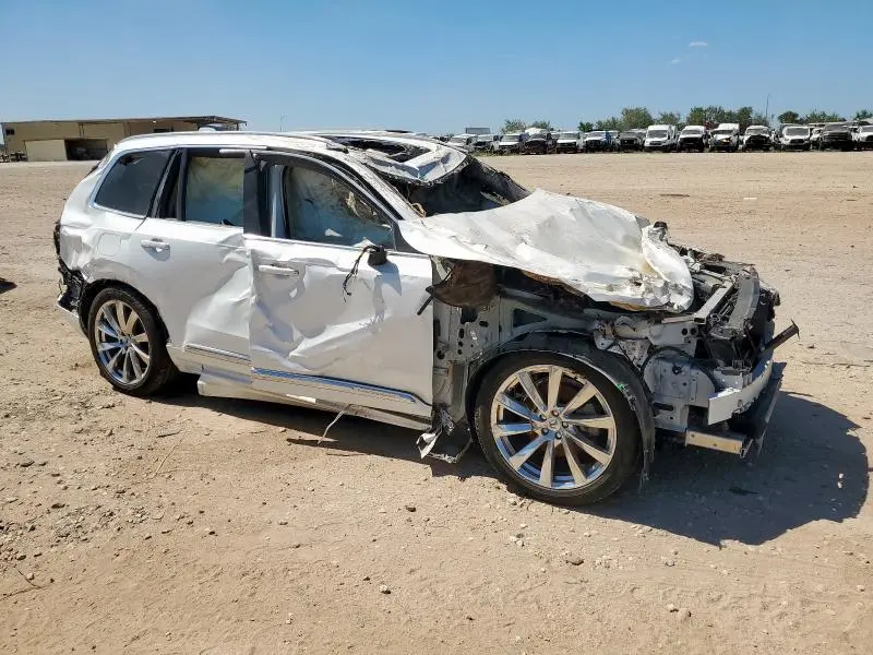 2017 VOLVO XC90 T6  