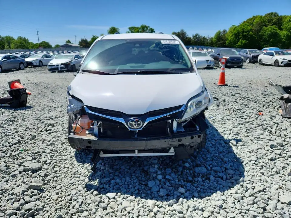 2020 TOYOTA SIENNA LE  