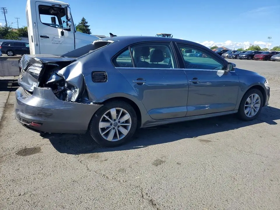 2016 VOLKSWAGEN JETTA SE  