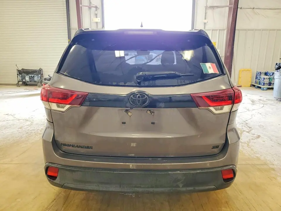 2019 TOYOTA HIGHLANDER SE  