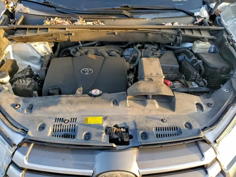 2018 TOYOTA HIGHLANDER SE  