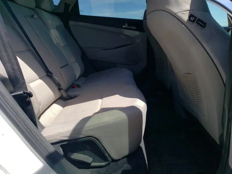 2018 HYUNDAI TUCSON SE  