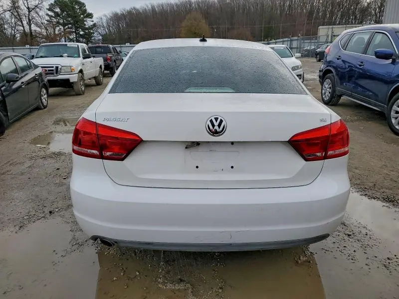 2013 VOLKSWAGEN PASSAT SE  