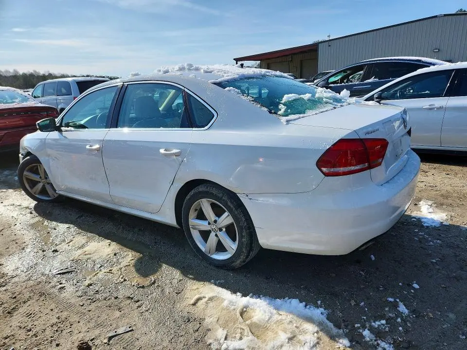 2013 VOLKSWAGEN PASSAT SE  