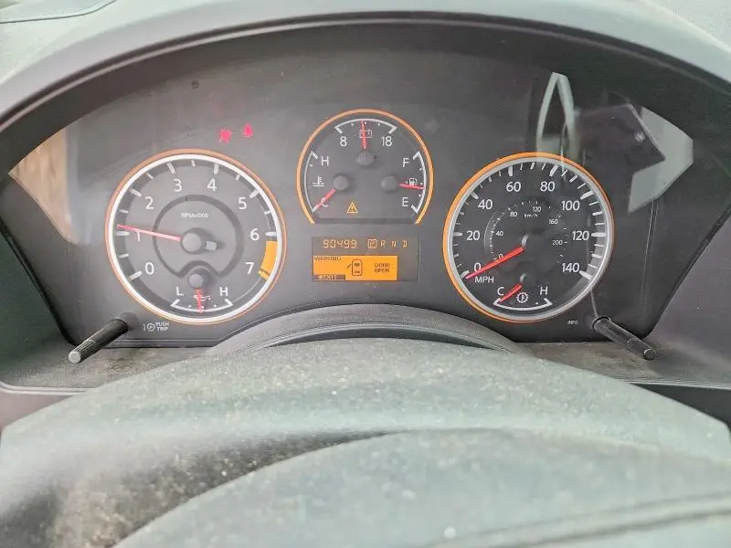 2014 NISSAN TITAN SV  