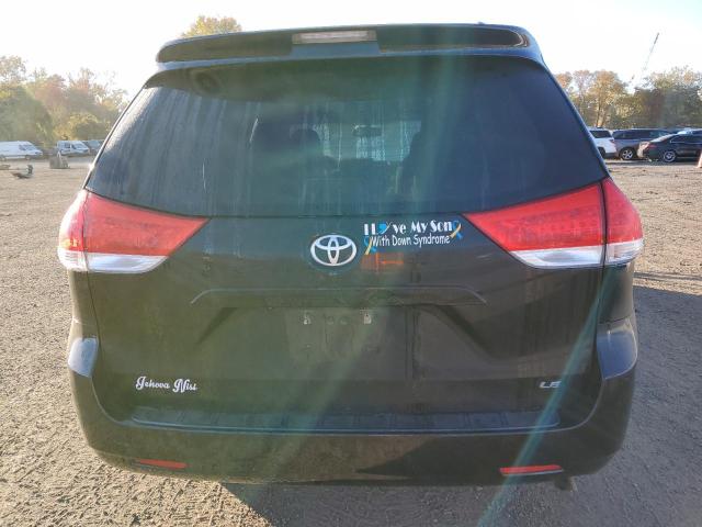 2014 TOYOTA SIENNA LE