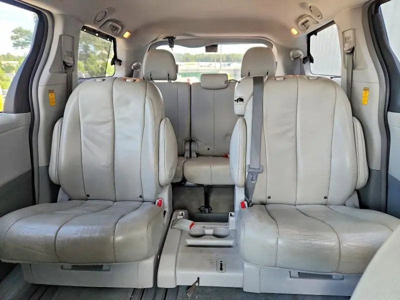 2014 TOYOTA SIENNA XLE 8-PASSENGER  
