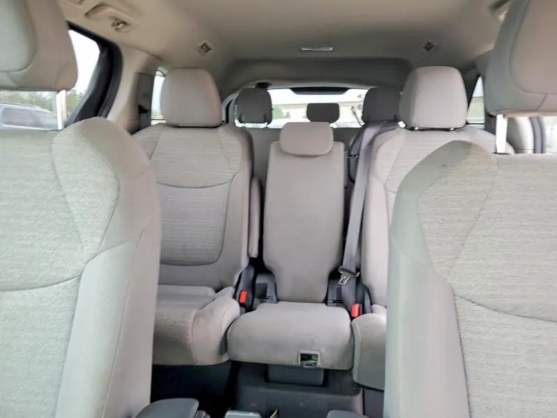 2021 TOYOTA SIENNA LE 8-PASSENGER  