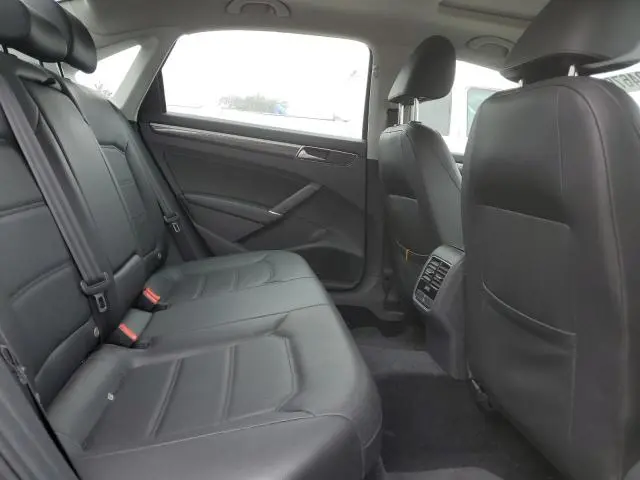 2018 VOLKSWAGEN PASSAT SE  