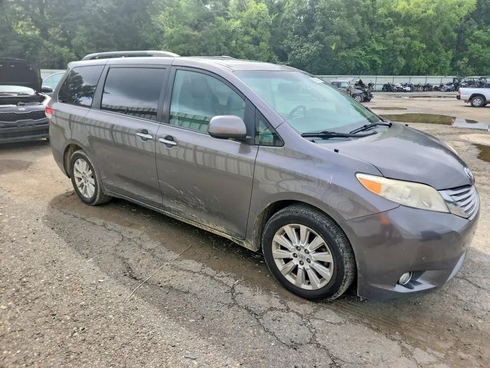 2011 TOYOTA SIENNA LIMITED 7-PASSENGER  