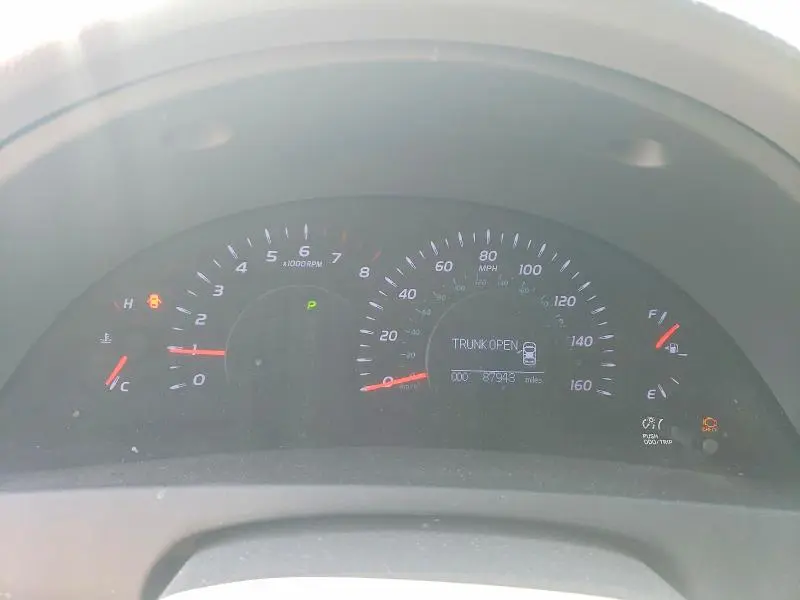 2011 TOYOTA CAMRY XLE V6  