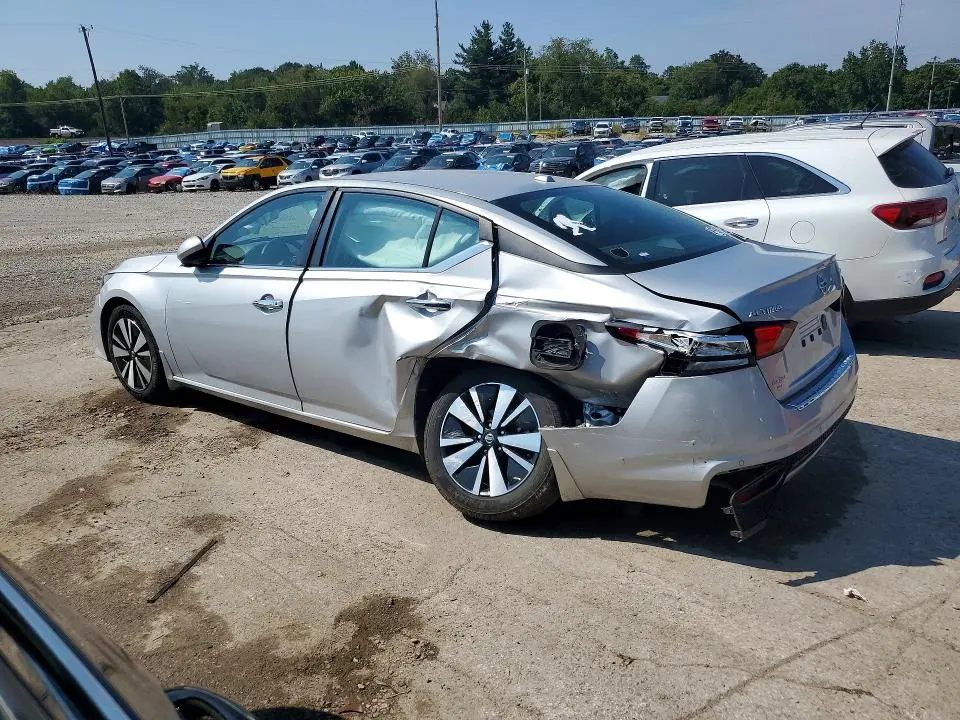 2022 NISSAN ALTIMA SV  