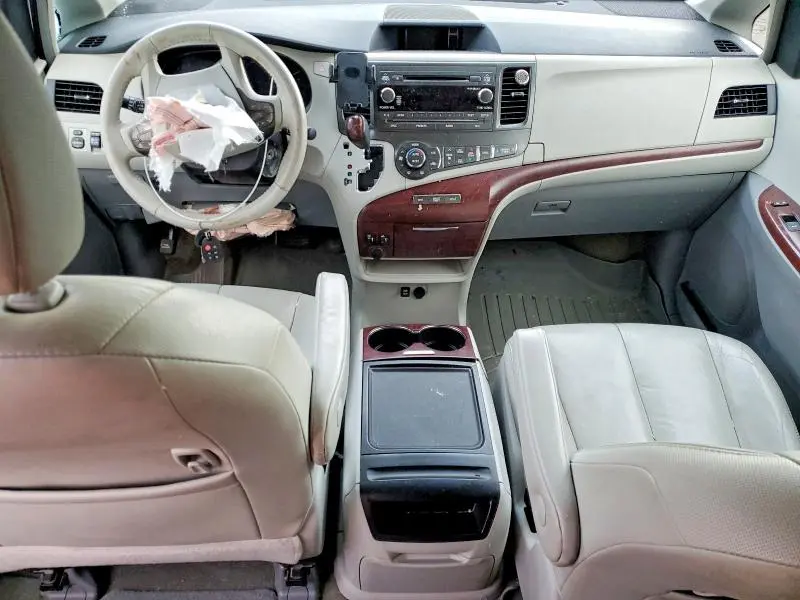 2013 TOYOTA SIENNA XLE  