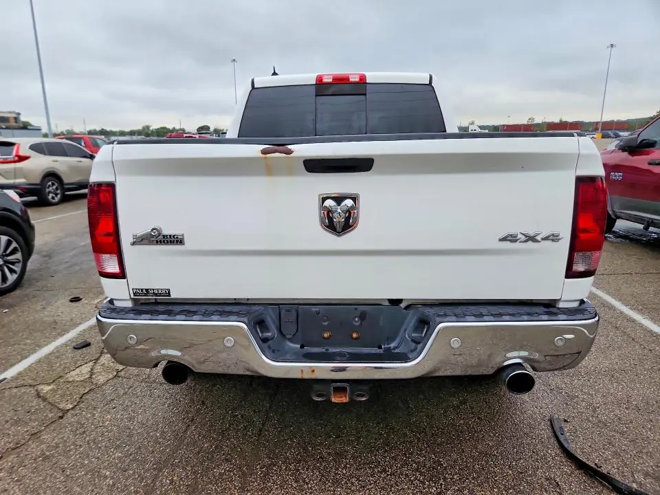 2016 RAM 1500 SLT  