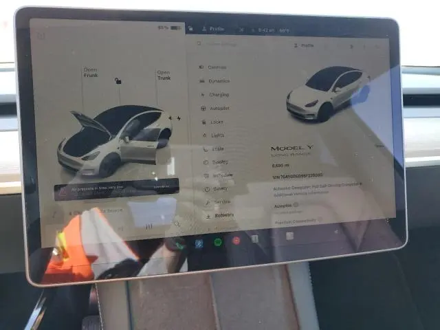 2025 TESLA MODEL Y