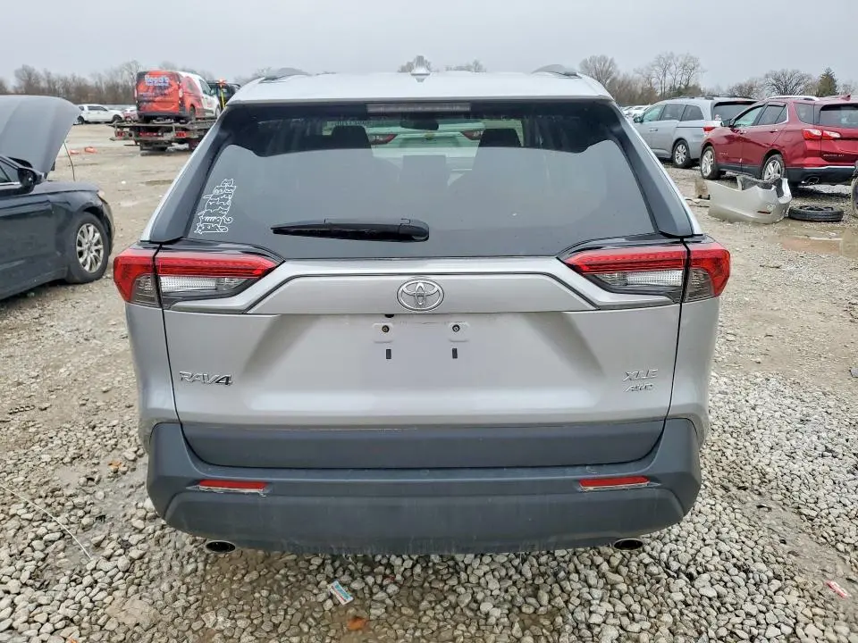 2020 TOYOTA RAV4 XLE  