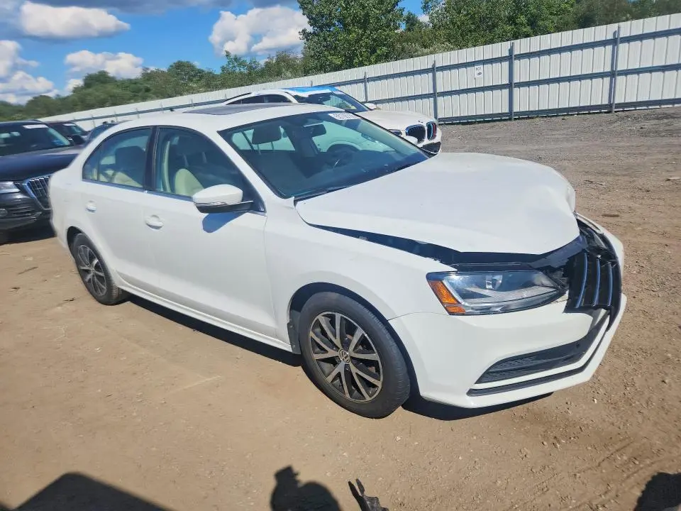 2017 VOLKSWAGEN JETTA SE  
