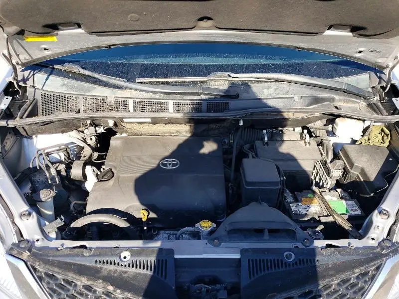 2012 TOYOTA SIENNA SPORT  