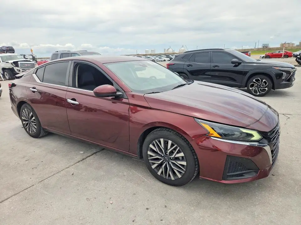 2023 NISSAN ALTIMA SV  