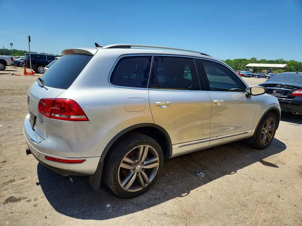 2012 VOLKSWAGEN TOUAREG V6  
